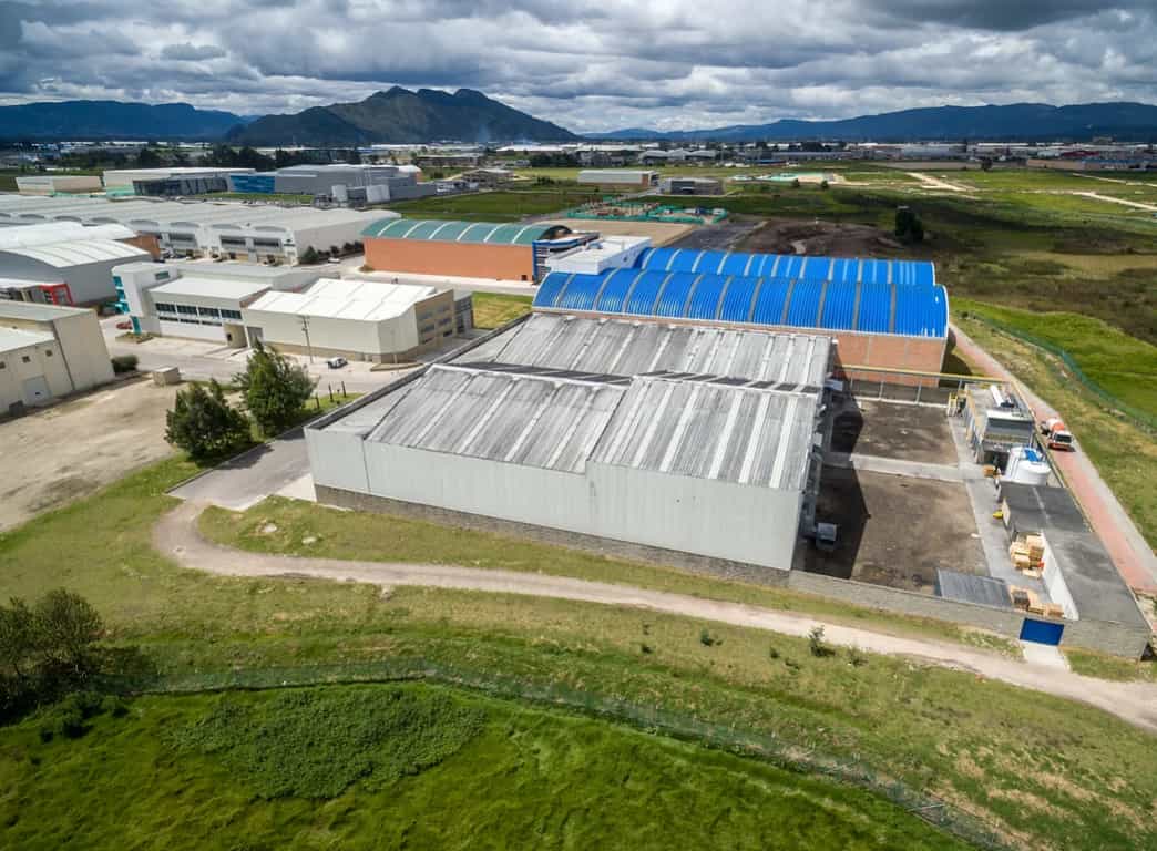 Imagen carrucel donde se muestra la planta de alqueria cerca